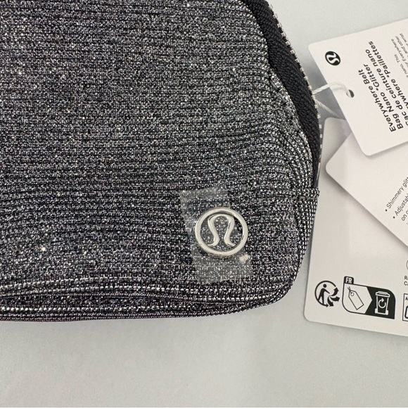 Lululemon Everywhere Belt Bag Nano Glitter Dark Silver NWT - Picture 2 of 10